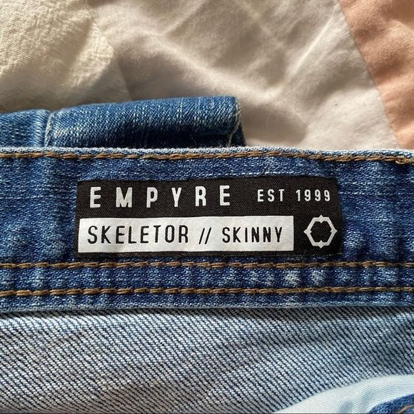 Zumiez Empire distressed blue jeans 28 EUC - Picture 6 of 9